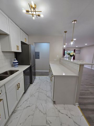 984 Crabapple Drive 102, Prospect Heights, IL 60070