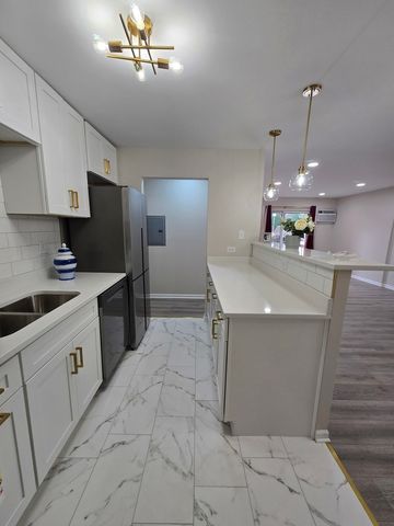 984 Crabapple Drive 102, Prospect Heights, IL 60070