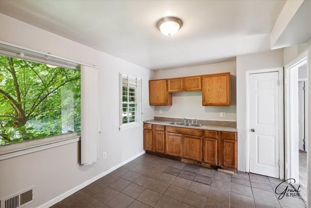 19401 Grandview Street, Detroit, MI 48219