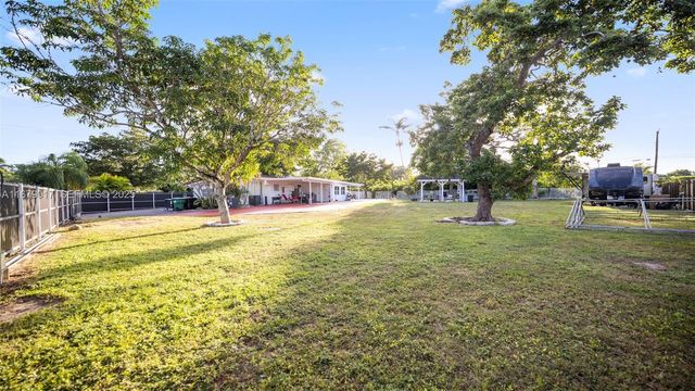 13550 SW 99th Place, Miami, FL 33176