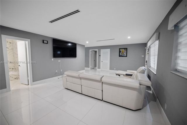 13550 SW 99th Place, Miami, FL 33176