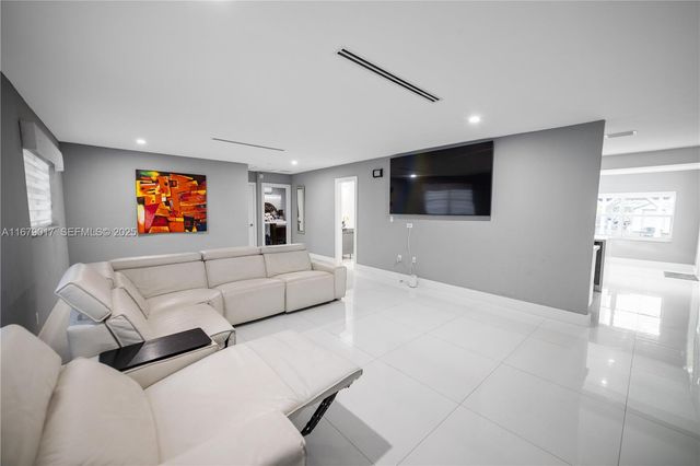 13550 SW 99th Place, Miami, FL 33176