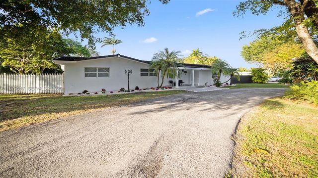 13550 SW 99th Place, Miami, FL 33176