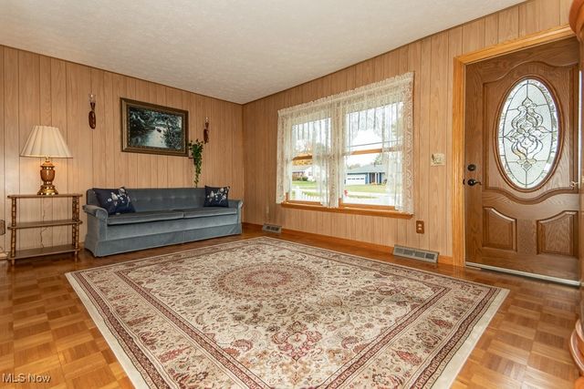 14674 Elmar Boulevard, Burton, OH 44021