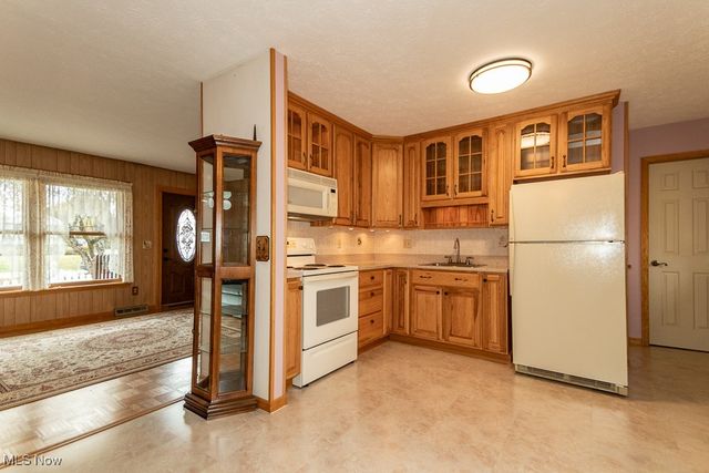 14674 Elmar Boulevard, Burton, OH 44021