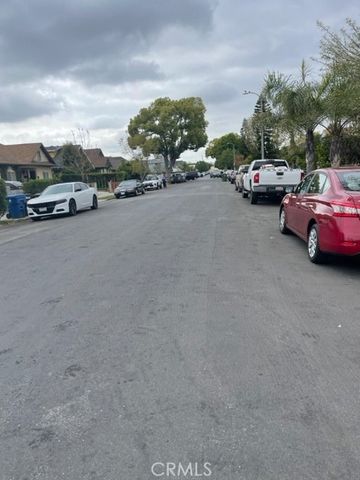 851 E 32nd Street, Los Angeles, CA 90011