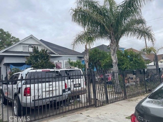 851 E 32nd Street, Los Angeles, CA 90011