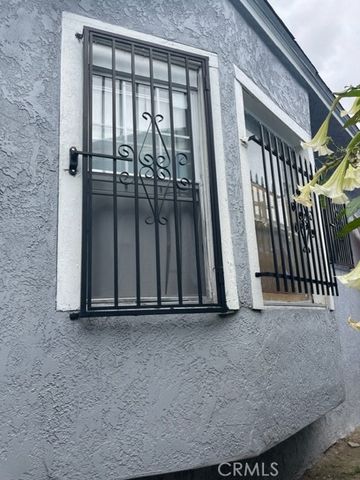 851 E 32nd Street, Los Angeles, CA 90011