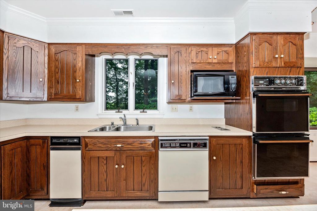 Image 19 of property listing at 2221 GOLD MINE RD, Brookeville, MD 20833