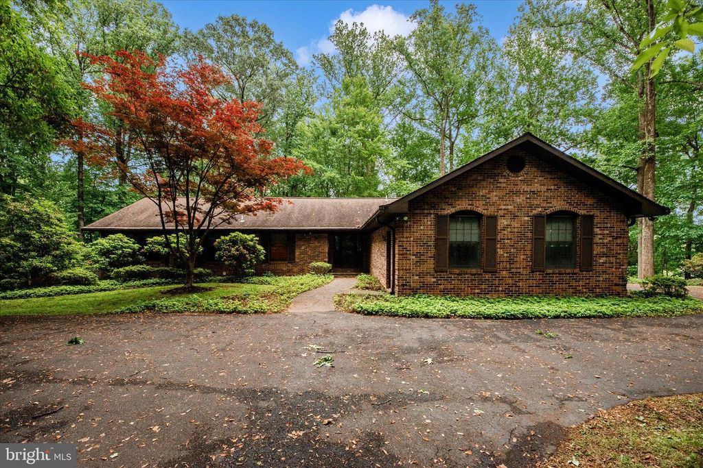 Image 2 of property listing at 2221 GOLD MINE RD, Brookeville, MD 20833