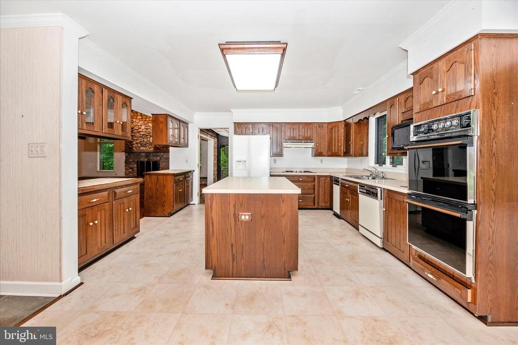 Image 22 of property listing at 2221 GOLD MINE RD, Brookeville, MD 20833