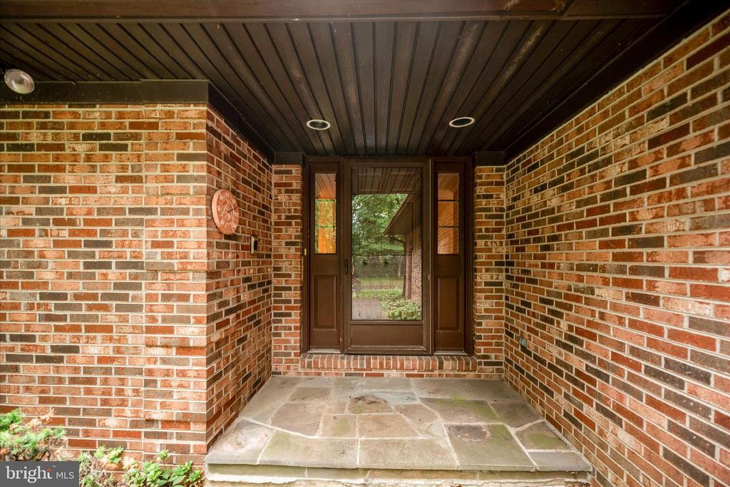 Image 3 of property listing at 2221 GOLD MINE RD, Brookeville, MD 20833