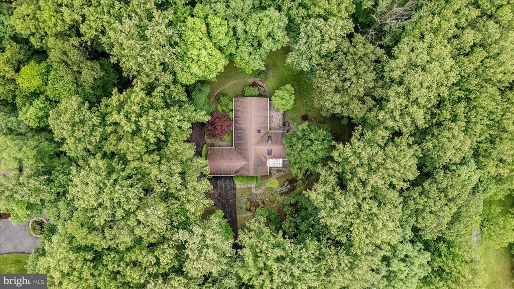 Image 4 of property listing at 2221 GOLD MINE RD, Brookeville, MD 20833