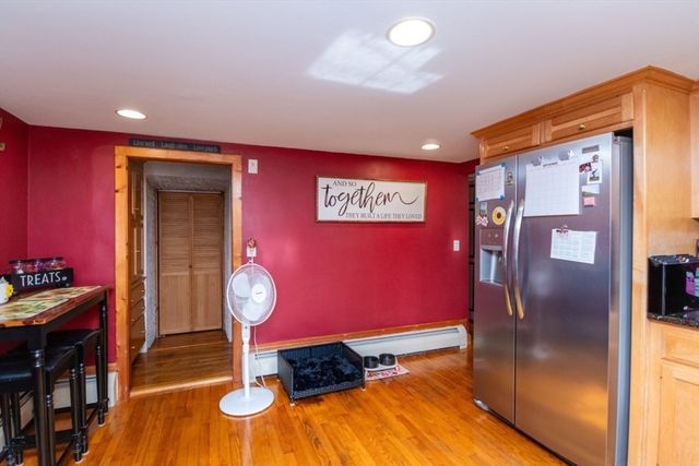 8 Old Fisher Ln, Walpole, MA 02081