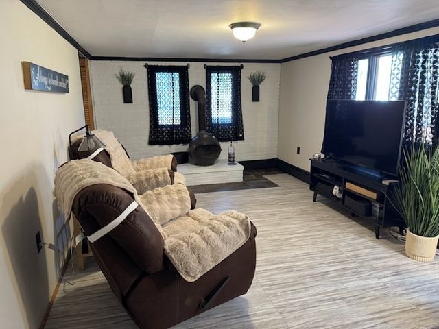 8 Old Fisher Ln, Walpole, MA 02081