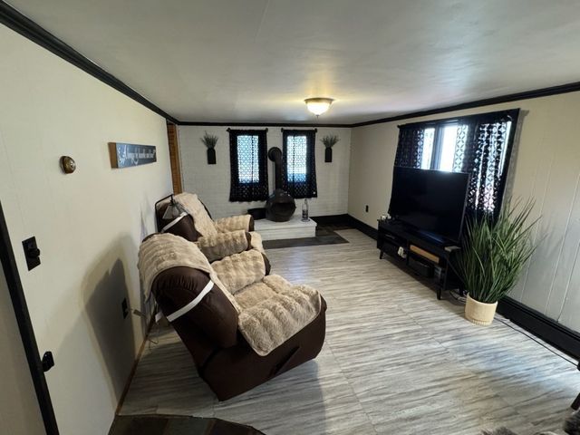 8 Old Fisher Ln, Walpole, MA 02081