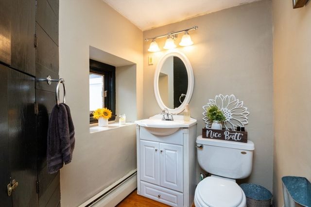 8 Old Fisher Ln, Walpole, MA 02081