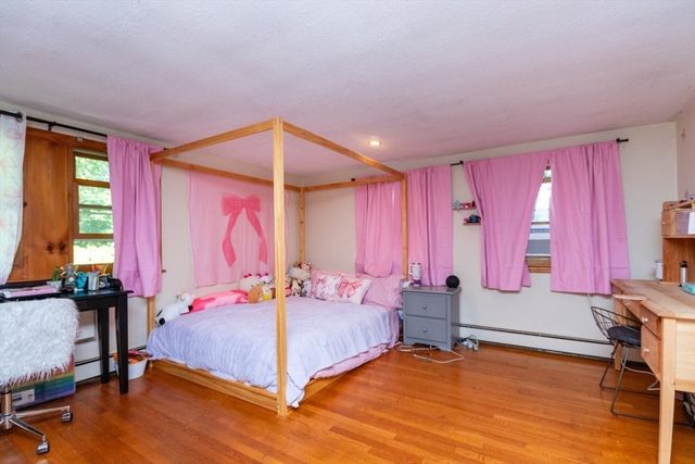 8 Old Fisher Ln, Walpole, MA 02081