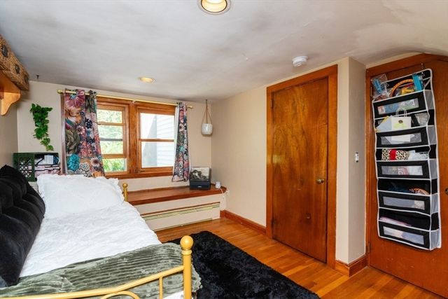 8 Old Fisher Ln, Walpole, MA 02081