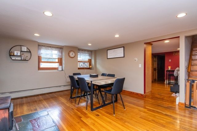 8 Old Fisher Ln, Walpole, MA 02081