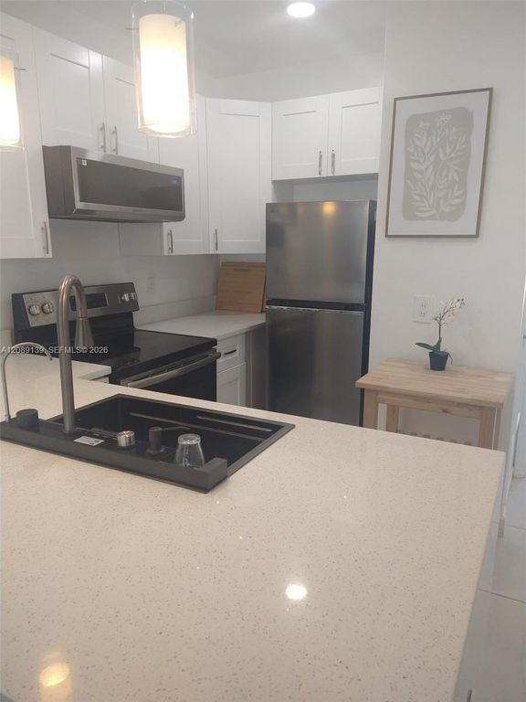 600 Layne Boulevard 122, Hallandale Beach, FL 33009