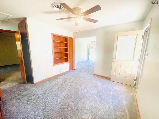 106 E JEFFERSON AVENUE, Iowa Park, TX 76367