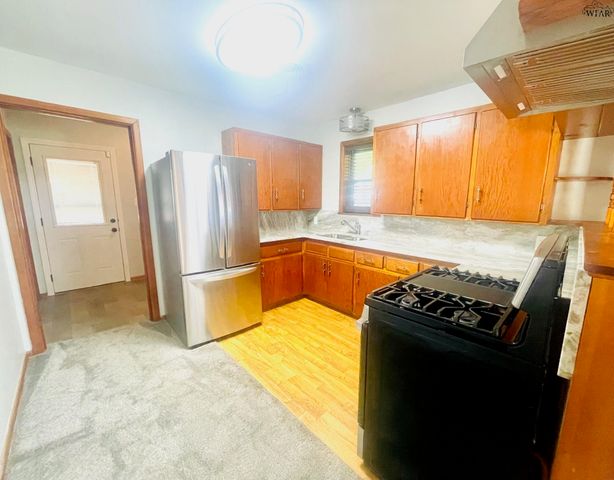 106 E JEFFERSON AVENUE, Iowa Park, TX 76367