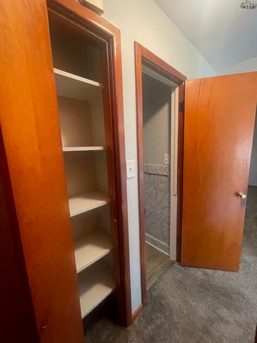 106 E JEFFERSON AVENUE, Iowa Park, TX 76367