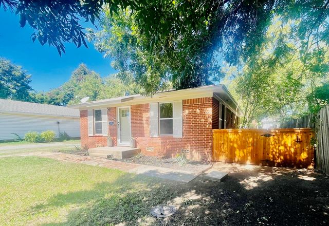 106 E JEFFERSON AVENUE, Iowa Park, TX 76367