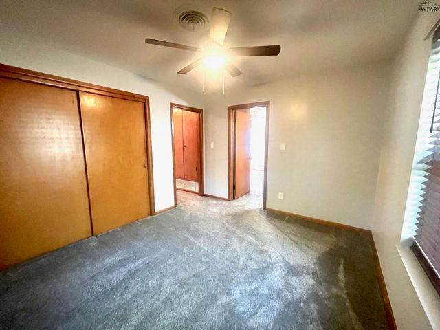 106 E JEFFERSON AVENUE, Iowa Park, TX 76367