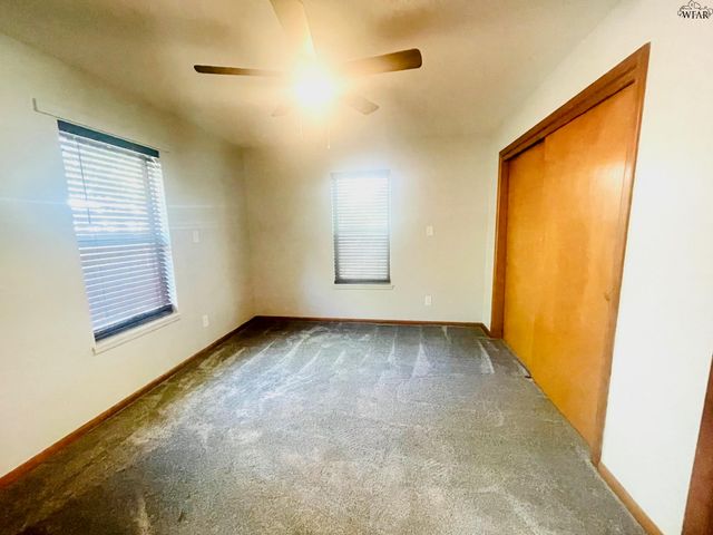 106 E JEFFERSON AVENUE, Iowa Park, TX 76367