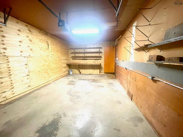 106 E JEFFERSON AVENUE, Iowa Park, TX 76367