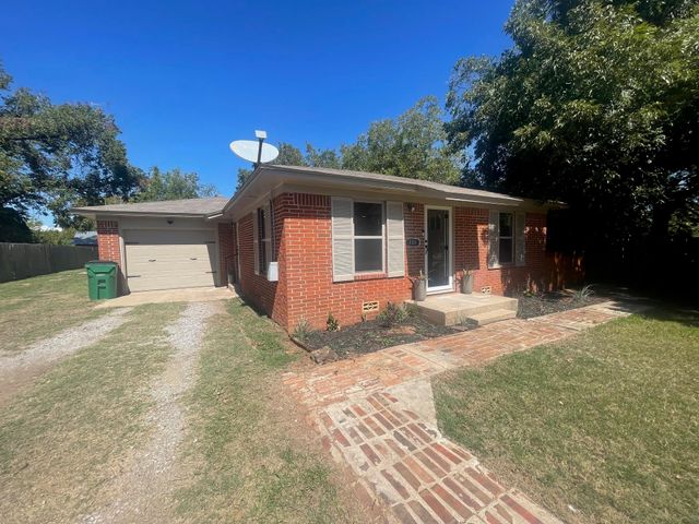 106 E JEFFERSON AVENUE, Iowa Park, TX 76367