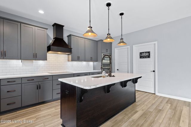 1922 Scenic Lakes Dr, Louisville, KY 40245