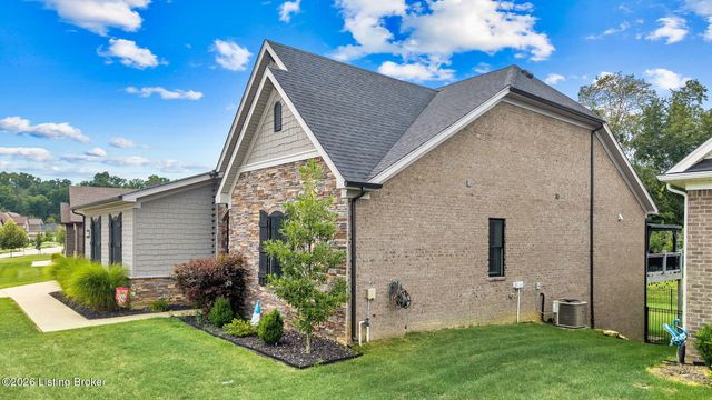 1922 Scenic Lakes Dr, Louisville, KY 40245