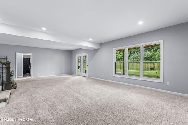 1922 Scenic Lakes Dr, Louisville, KY 40245
