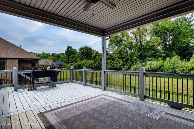 1922 Scenic Lakes Dr, Louisville, KY 40245