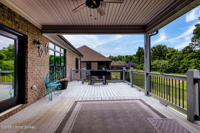 1922 Scenic Lakes Dr, Louisville, KY 40245