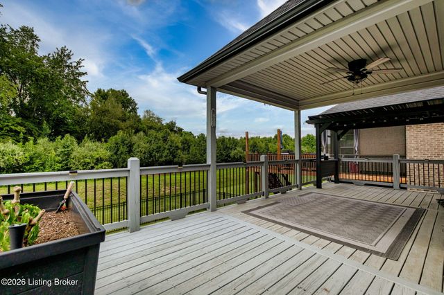 1922 Scenic Lakes Dr, Louisville, KY 40245