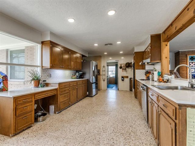 1510 N union Avenue, Shawnee, OK 74804