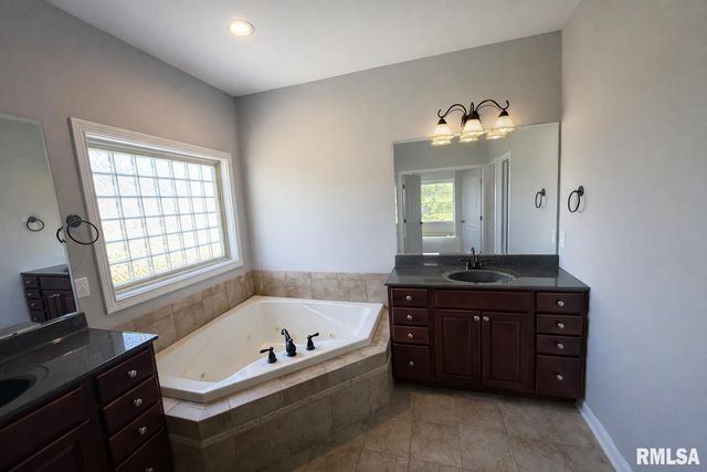 3519 W OAK CREEK Court, Dunlap, IL 61525
