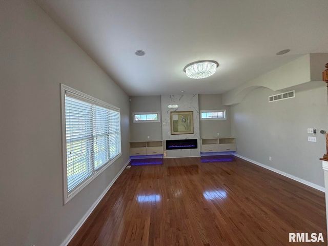 3519 W OAK CREEK Court, Dunlap, IL 61525