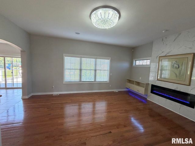 3519 W OAK CREEK Court, Dunlap, IL 61525