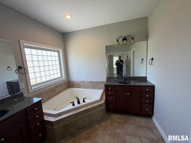 3519 W OAK CREEK Court, Dunlap, IL 61525