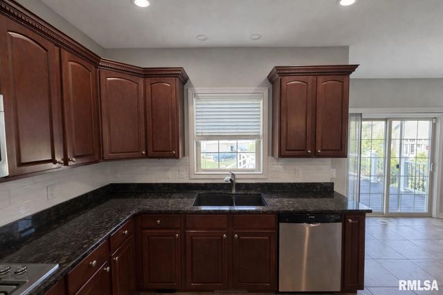 3519 W OAK CREEK Court, Dunlap, IL 61525