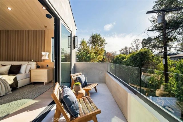 4245 Bellaire Ave, Studio City, CA 91604