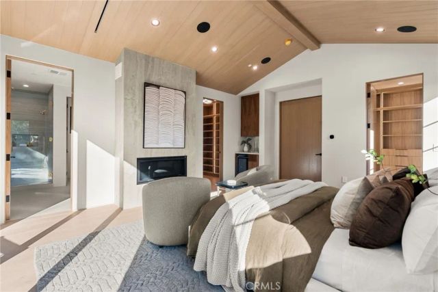 4245 Bellaire Ave, Studio City, CA 91604