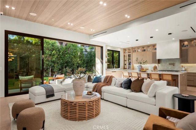 4245 Bellaire Ave, Studio City, CA 91604