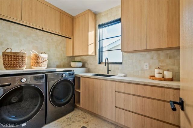 4245 Bellaire Ave, Studio City, CA 91604