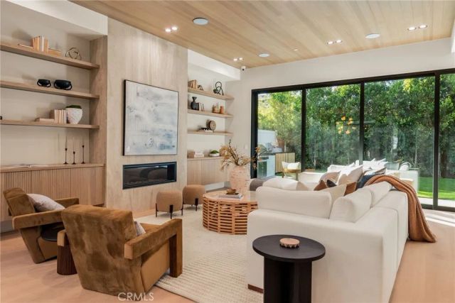 4245 Bellaire Ave, Studio City, CA 91604